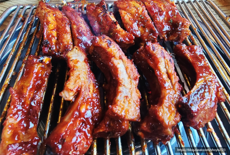 [수원 등갈비 맛집] 성대역 "홍구 등갈비" 참나무 장작 직화구이 찐맛집 리얼후기.(콩나물무침+등갈비맛집!!)