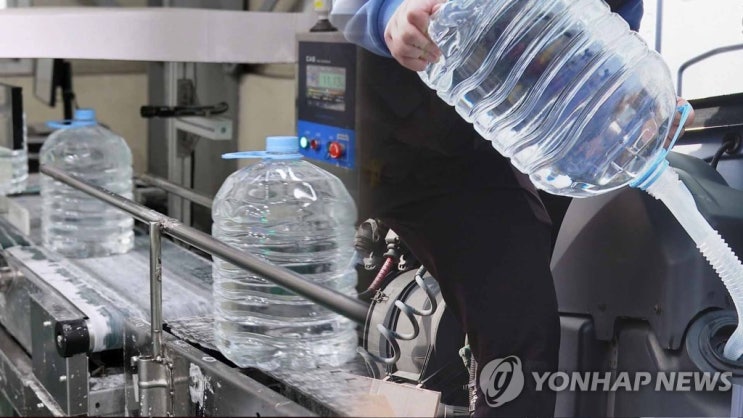 내년부터 주유소 아닌 곳에서도 물량제한 없이 요소수 구매 가능 내년부터 주유소 아닌 곳에서도 물량제한 없이 요소수 구매 가능