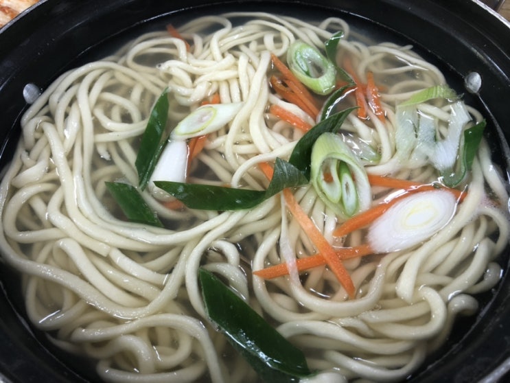  추운 겨울날 생각나는 바지락 칼국수집 해초냉면