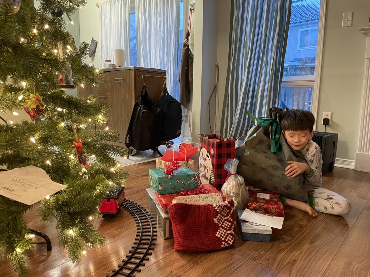  Opening Christmas Presents 2021