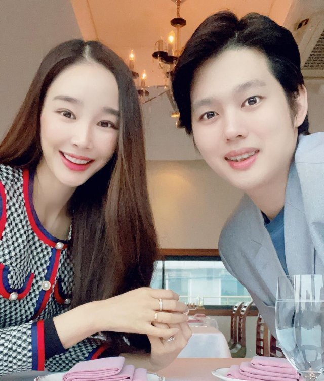  이사강 나이 남편 직업 빅플로 론 결혼 자녀 가족 고향 프로필 집안
