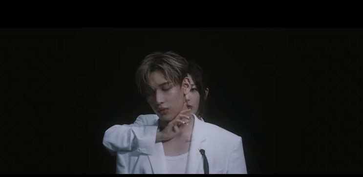  [MV] 뱀뱀 _ Who Are You [뮤비/가사/듣기]