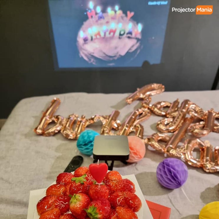  생일 파티 빔프로젝터로 분위기 내기에 좋고 선물용으로도 최고!