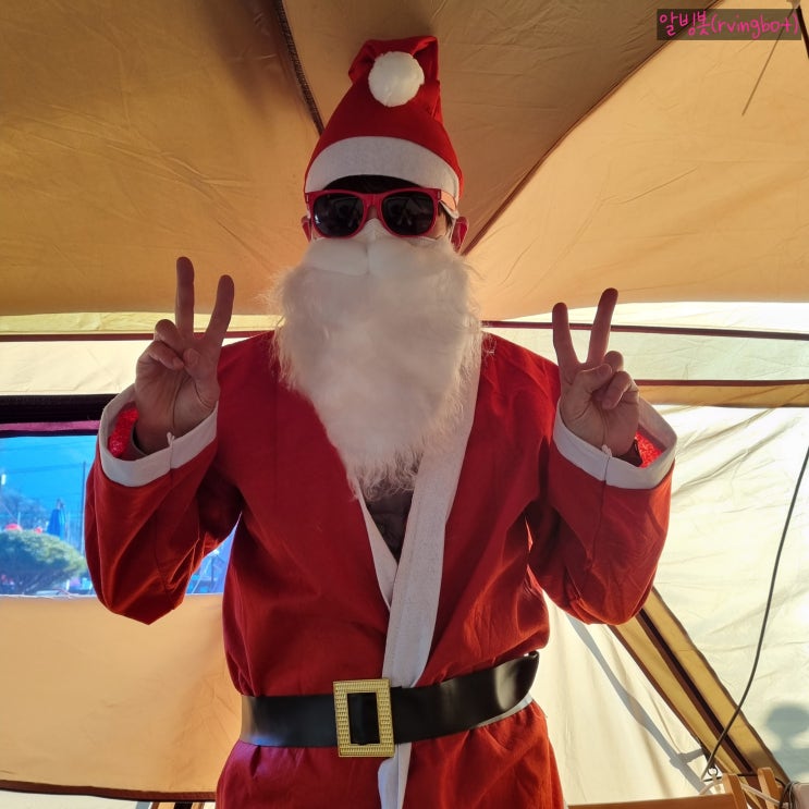 크리스마스에 캠핑 가서 산타를 처음 만난 셋째의 반응은? [알빙봇TV 유튜브]