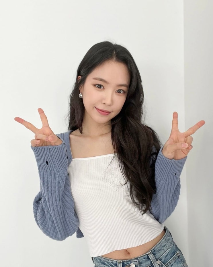 에이핑크 멤버 손나은, 브이 포즈로 상큼 발랄한 매력 발산하는 인간 비타민 에이핑크 멤버 손나은, 브이 포즈로 상큼 발랄한 매력 발산하는 인간 비타민