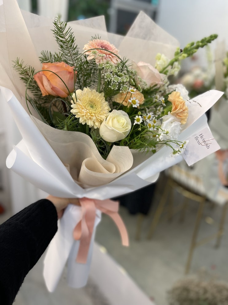  문정 플라워 원데이 클래스 헤미쉬플레르 네츄럴한 꽃다발 만들어봤어요 ( 포장 리본 묶기 / 내돈)