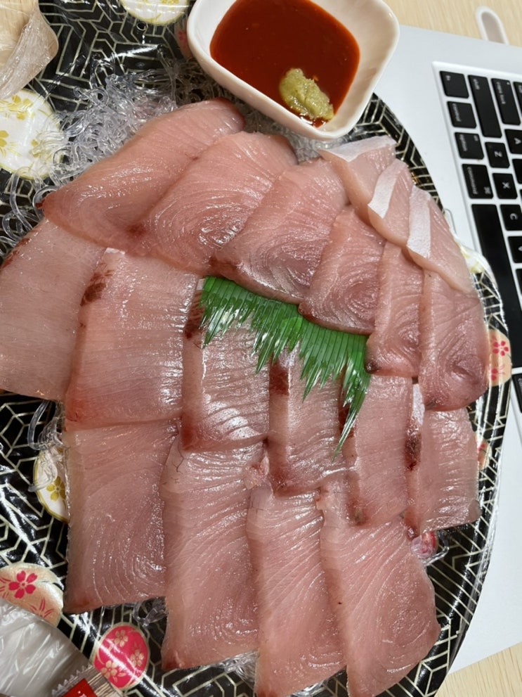  친구 만나서 너무 행복한 목요일 밤