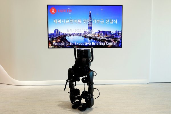  롯데월드타워, 1억 규모 이상의 웨어러블 보행로봇 기부(feat. 다양한 운동제공 확대 good!)