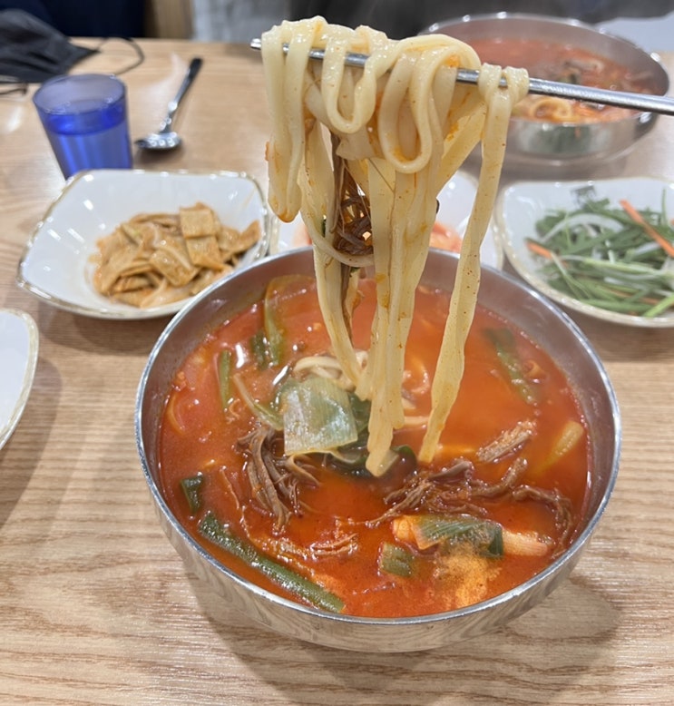 밥보다 맛있는 얼큰하고 칼칼한 생육칼면 / 육대장 가산점