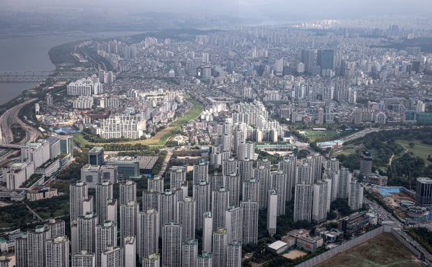 "20억이던 고덕 아파트, 한 달 만에…" 집주인들 속탄다 "20억이던 고덕 아파트, 한 달 만에…" 집주인들 속탄다