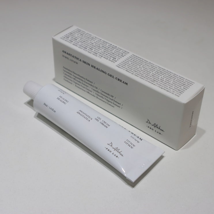  부활초 에너지가 담긴 연고크림으로 빠르게 되살아나는 피부 : 닥터엘시아 부활초 스킨 힐링 겔 크림