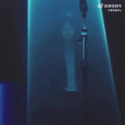  一博呀!!!!!!!!OMG!!!!这个立麦吧!!!!!!!!好适合!!!!!突然Sada姐觉得很悲伤啊!!2021.12.30.11:11上线!c