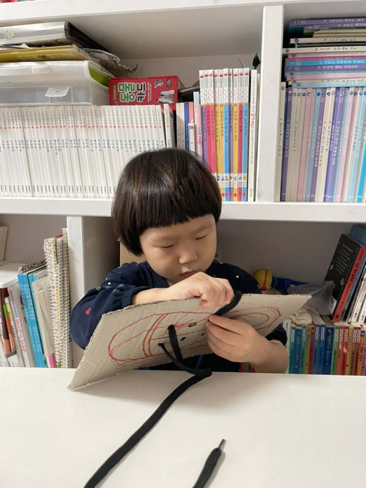  재활용 놀이, 신발끈 묶기연습, 바느질 놀이