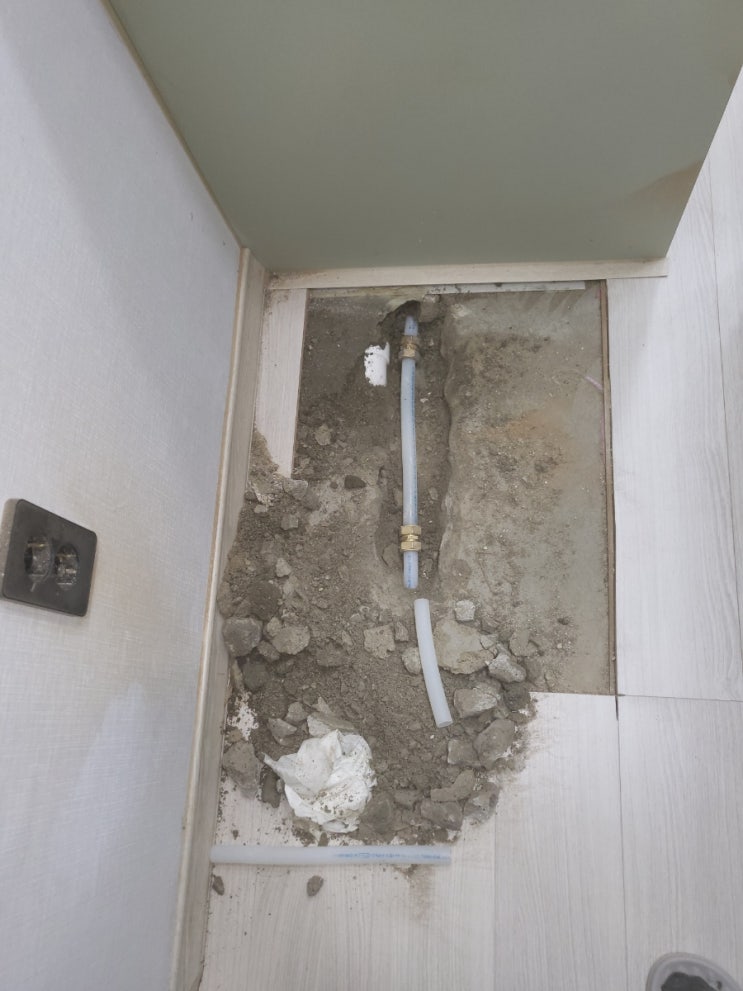  신축 빌라 입주 하자마자 원인 모를 누수로 인한 하자 공사 서운동누수탐지