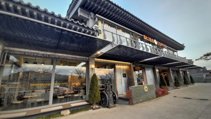  경주 보불로 멋스러운 플랜테리어 카페, 블리스커피