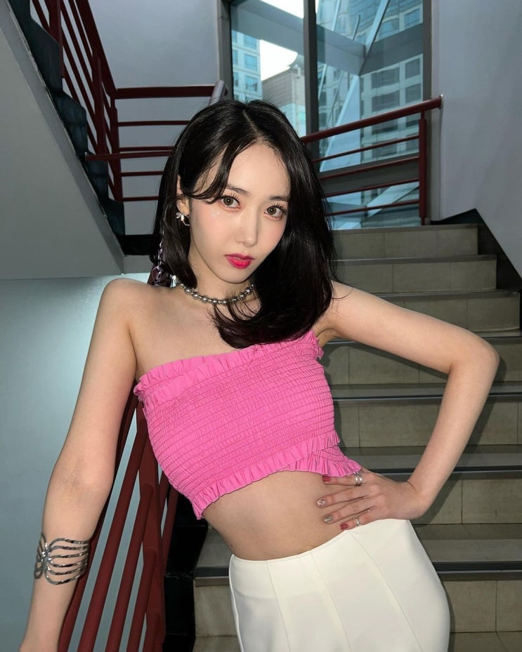 비비지 멤버 신비, 퀸덤2 대면식에서 '우주소녀' 멤버들에게 "선배라 전해라" 발끈 비비지 멤버 신비, 퀸덤2 대면식에서 '우주소녀' 멤버들에게 "선배라 전해라" 발끈