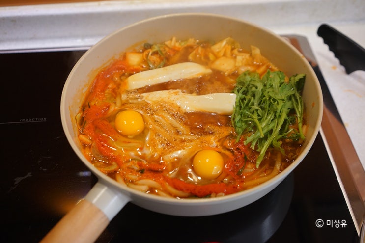  캠핑요리 간단하게 끓이는 김치돈까스나베 만들기
