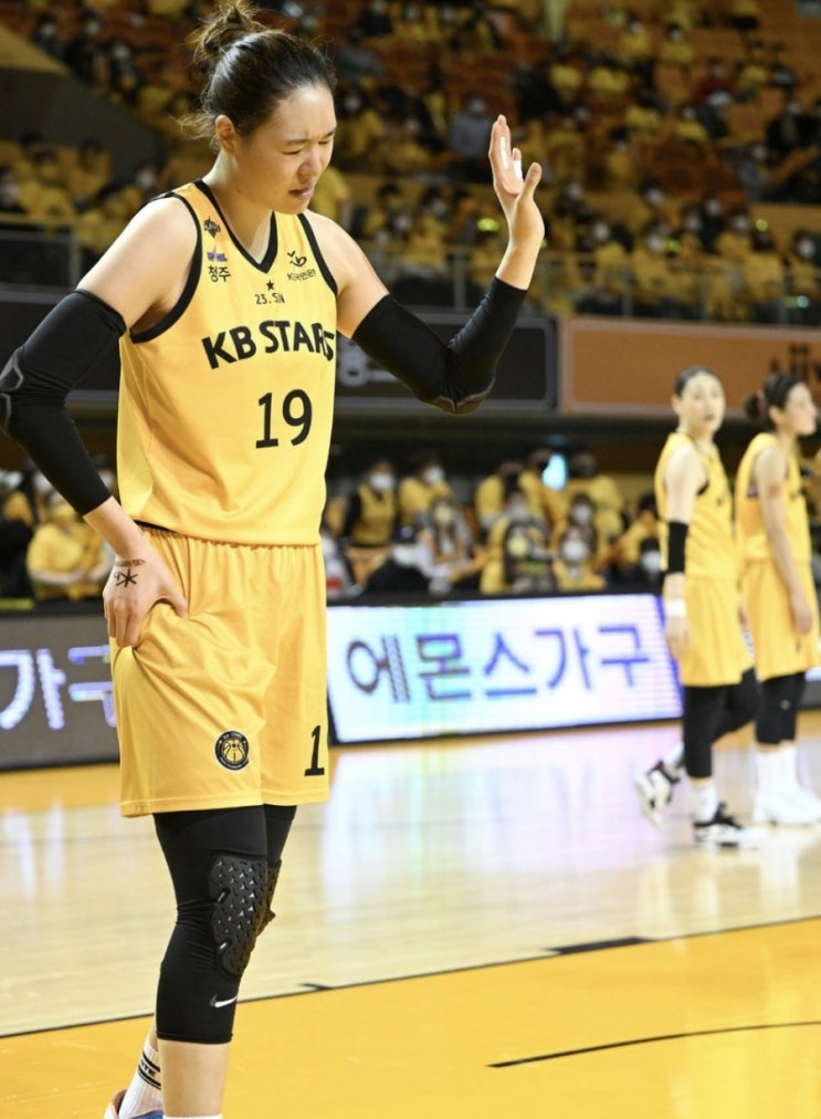 WKBL 국내 여자프로농구 플레이오프 2차전 BNK썸 KB스타즈