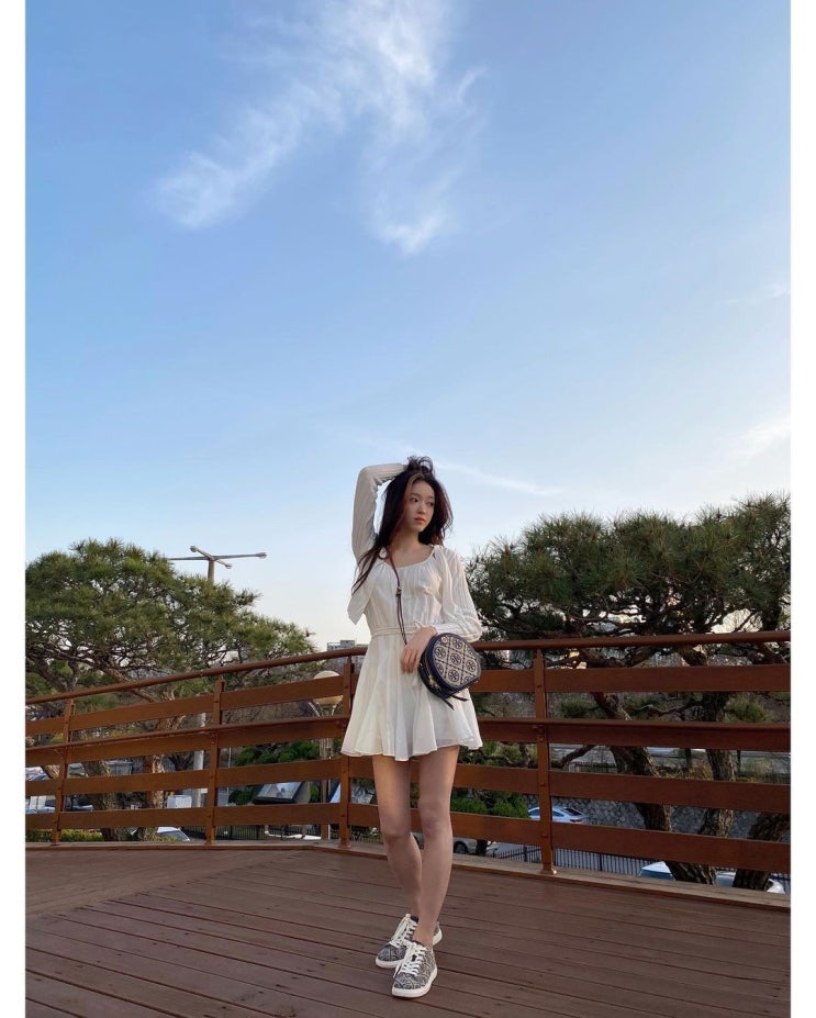 오마이걸 멤버 유아, 뚜렷한 이목구비와 슬림한 몸매가 조화를 이뤄 보는 이들 감탄 오마이걸 멤버 유아, 뚜렷한 이목구비와 슬림한 몸매가 조화를 이뤄 보는 이들 감탄