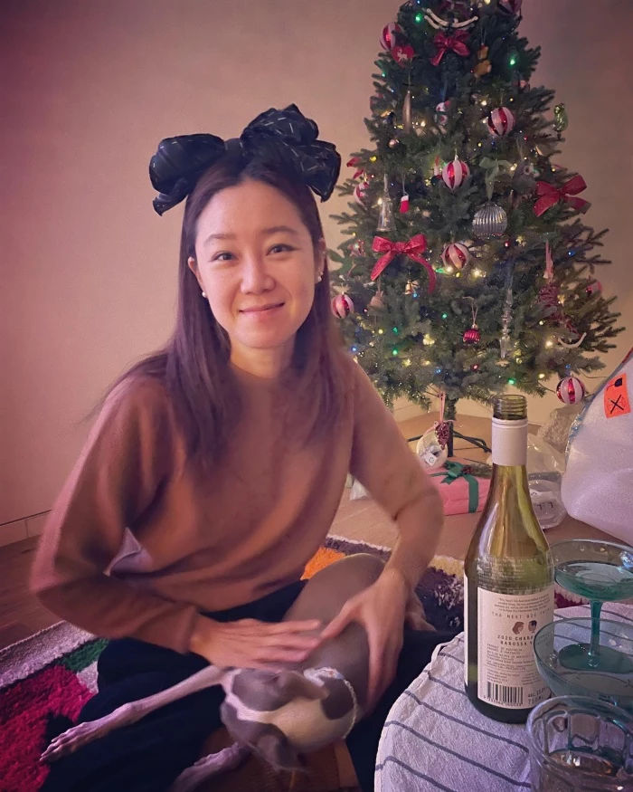 배우 공효진, 과거 그가 빚삭한 사진 정체...10살 연하 케빈 오와 열애 인정, 연내 결혼 발표 배우 공효진, 과거 그가 빚삭한 사진 정체...10살 연하 케빈 오와 열애 인정, 연내 결혼 발표