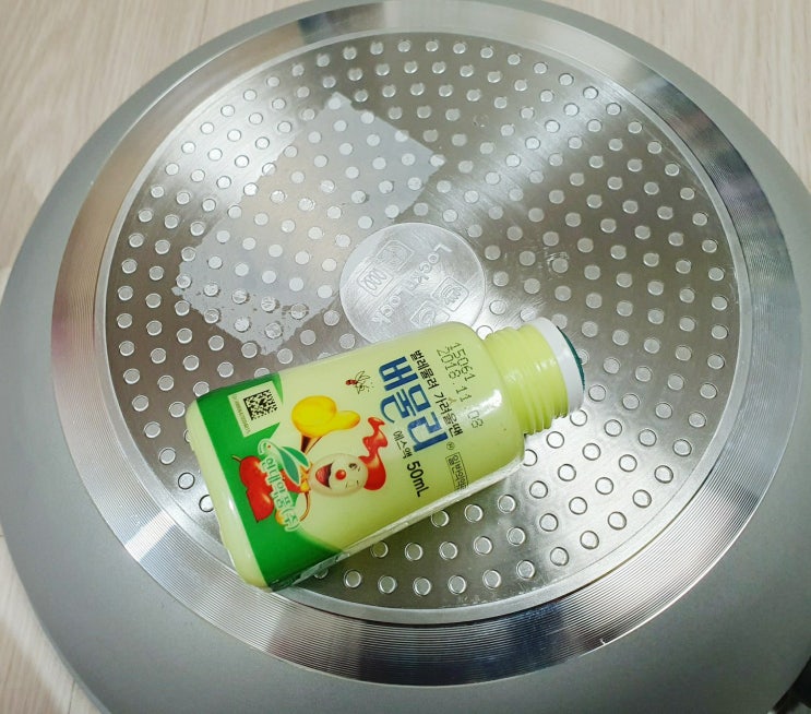  그릇 상표 스티커와 끈끈이 자국 제거방법 3가지! 물파스, 드라이기, 물로 지우세요