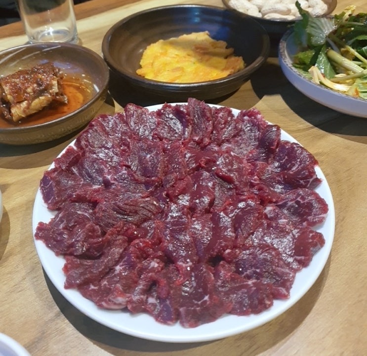  대구 수성못 맛집 [두산일번지] 생고기 육회 꿀맛 입니당️