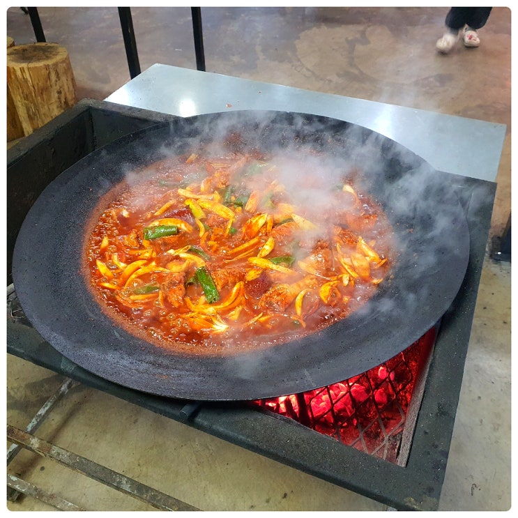  장작불 왕 솥뚜껑 닭볶음탕 서귀포 산방산 식당 제주 삼거리 농원