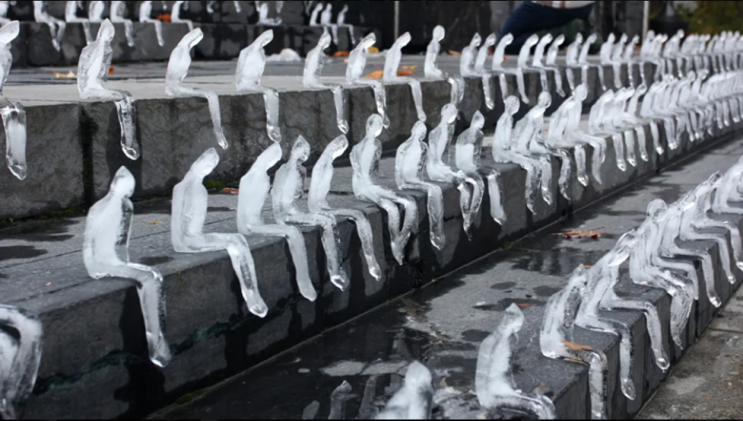  녹아내리는 얼음 조각상 Melting Men 현대미술 넬레 아제베도