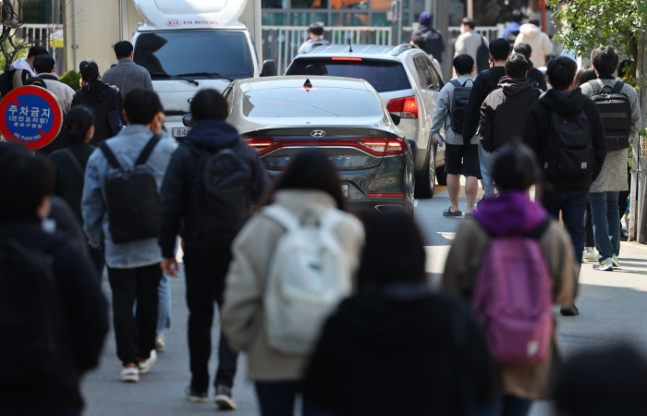 "100명 이겨야 합격"은 옛말…9급 공무원 경쟁률 30년만에 '최저'