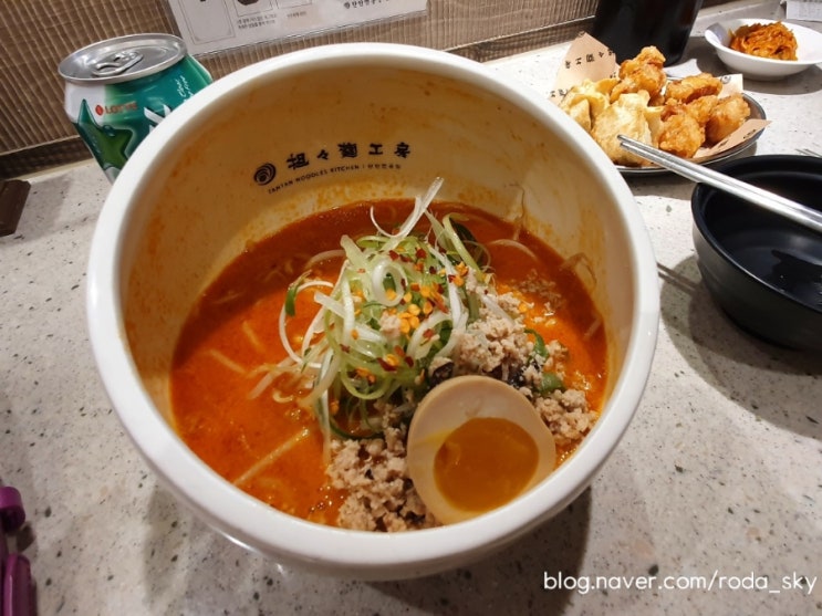  진한 국물이 최고 얼큰 푸짐한 홍대 맛집 탄탄면공방