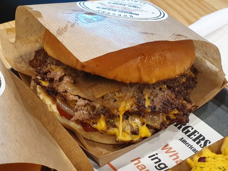  홍대 수제버거 맛집 버거스 올마이티 홍대점 트리플 아메리칸치즈버거
