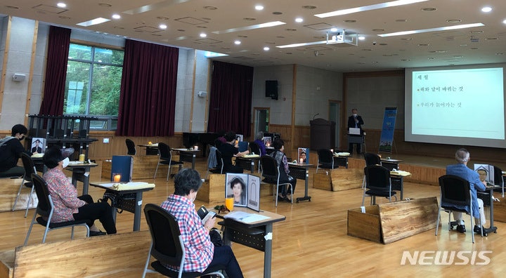 "종신·외화·치매보험, 가입 시 특히 유의하세요" "종신·외화·치매보험, 가입 시 특히 유의하세요"