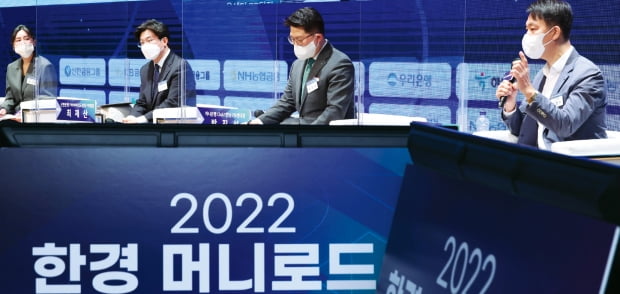 최고의 재테크는…"몇십만원씩 주식을 10년 간 사봐라" 최고의 재테크는…"몇십만원씩 주식을 10년 간 사봐라"