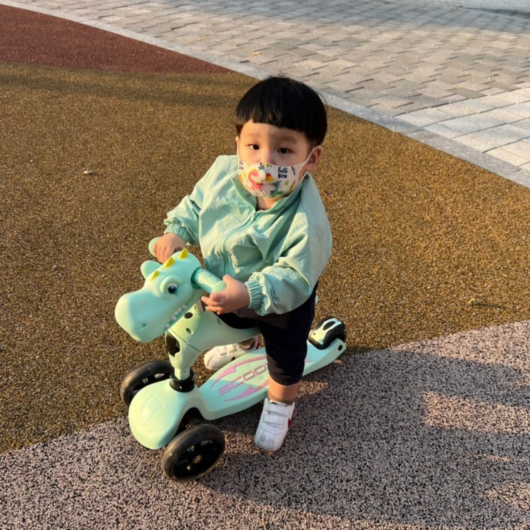  유아킥보드 2IN1 이라 놀이터 인기만점 !