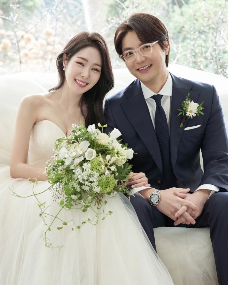 김태현장윤희(미자), 지난 달 열애 인정 후 하루 만에 결혼 발표...웨딩 사진 전격 공개 김태현장윤희(미자), 지난 달 열애 인정 후 하루 만에 결혼 발표...웨딩 사진 전격 공개