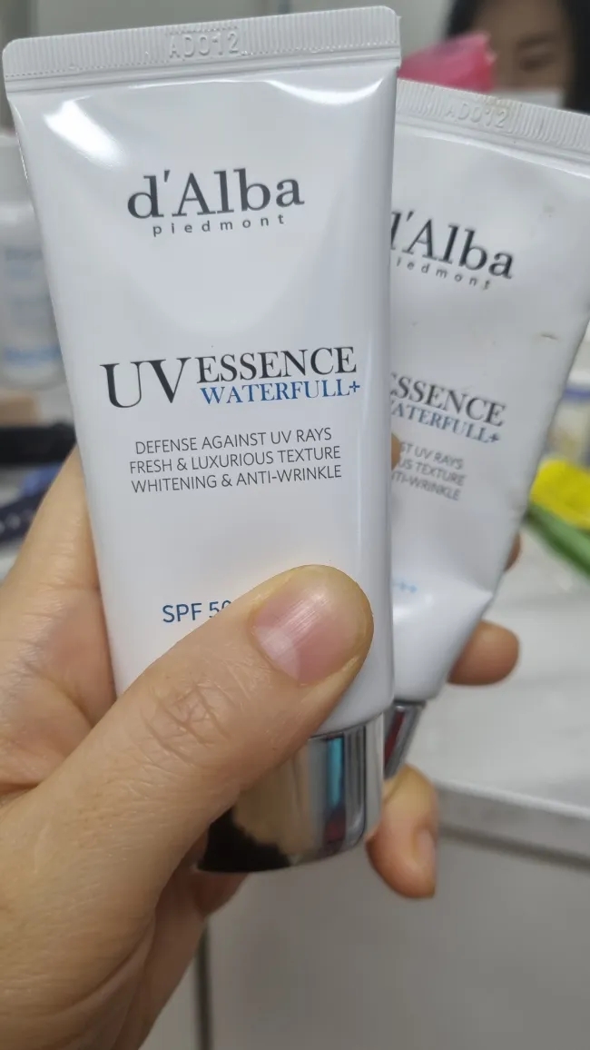 SPF 와 PA 건조한 봄 날씨 자외선 차단제 촉촉한 달바 비건 UV 에센스 워터풀 선크림
