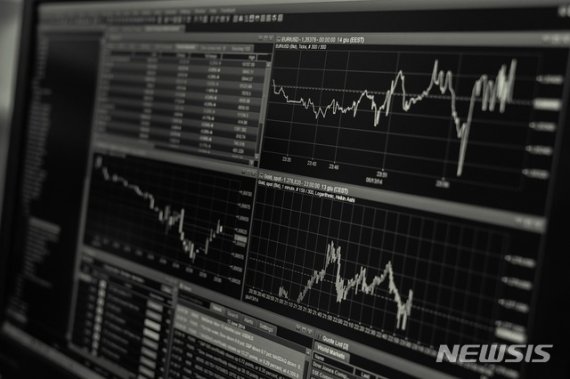 무더기 '거래 정지'...쌈짓돈 묶인 개미들 '멘붕' 무더기 '거래 정지'...쌈짓돈 묶인 개미들 '멘붕'