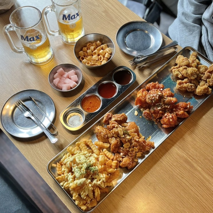  철인7호치킨 캠핑 온 것 같은 분위기 경성대 치킨 집