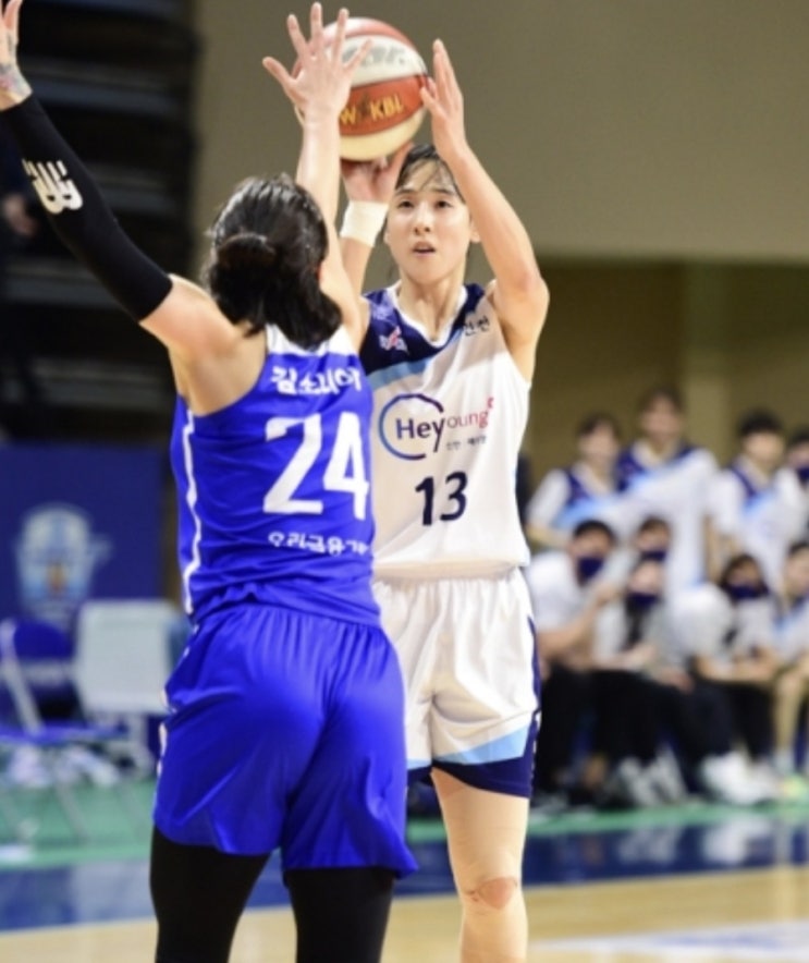 WKBL 국내 여자프로농구 플레이오프 2차전 신한은행 우리은행