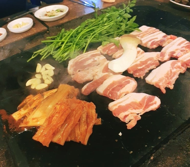  경북 구미 약목 맛집 [약샘골가든] 돌판 미나리 삼겹살 최고예요️
