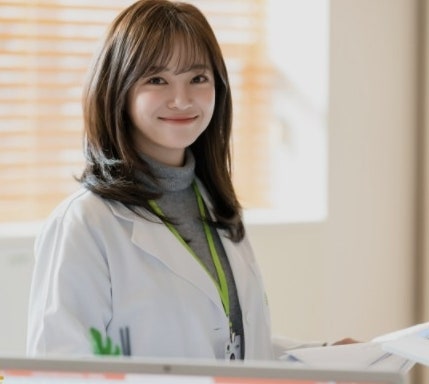 사내맞선 신하리 역할 김세정 머리 파헤치기 - 미디움레이어드컷