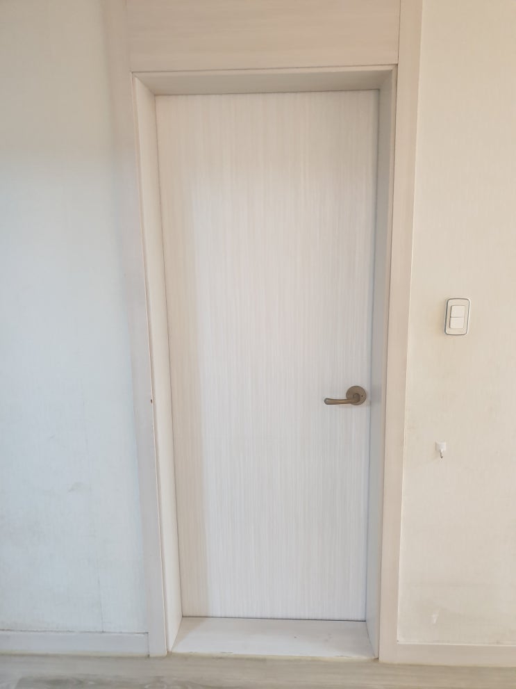  포천 가산면 빌라 벗겨진 방문시트지 인테리어필름으로 리폼해보세요