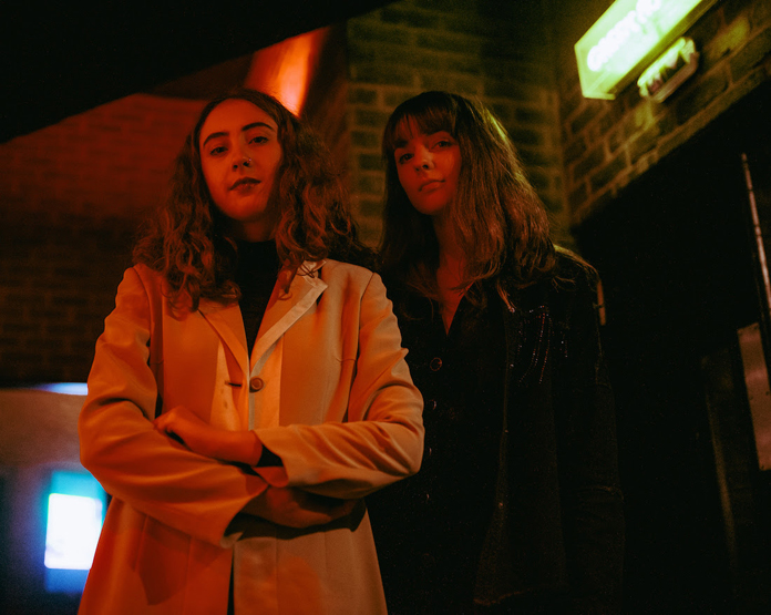 레츠 잇 그랜마 / Let’s Eat Grandma, 새로운 음악 'Levitation' 영상