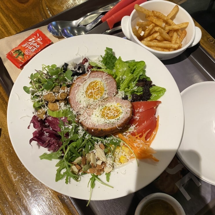  왓츠피데 스카치에그샐러드 파스타베네치아 올리브  맛집
