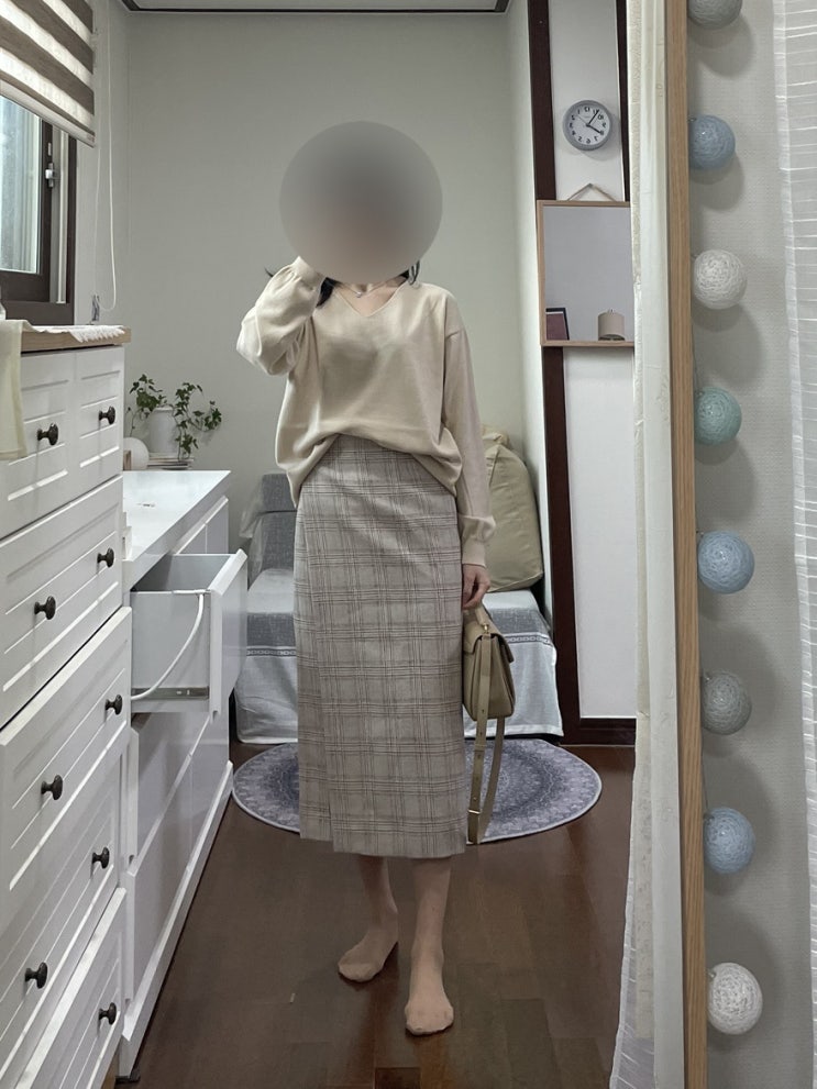  [ootd] 오늘 출근룩 - 베르브verbe 브이넥 니트, 에잇세컨즈 8seconds 랩스커트, 쿠론 couronne 베일리 토트22, 자라 zara 플랫슈즈 +잡담