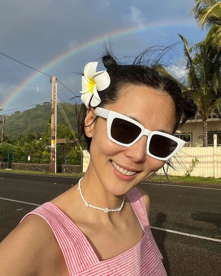 하와이에서 몸매 뽐내는 김나영, 비키니 차림으로 하와이 해변 활보