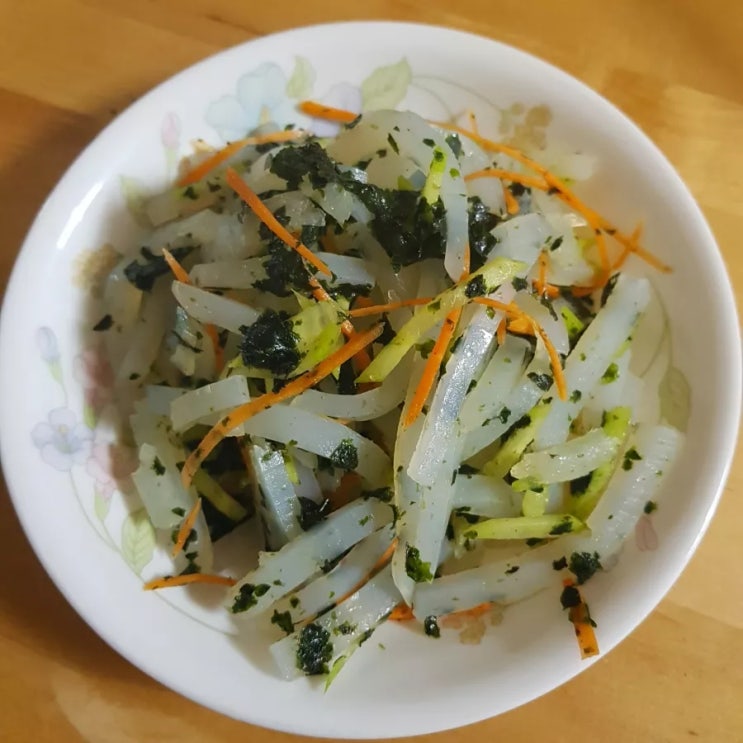  청포묵 김가루무침