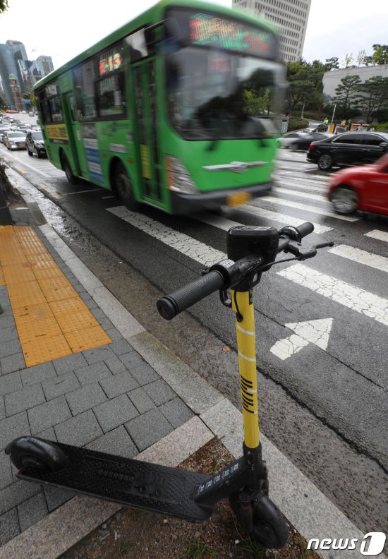 '전기자전거·전동킥보드' 신종 배달 수단 늘지만 보험은 사각지대