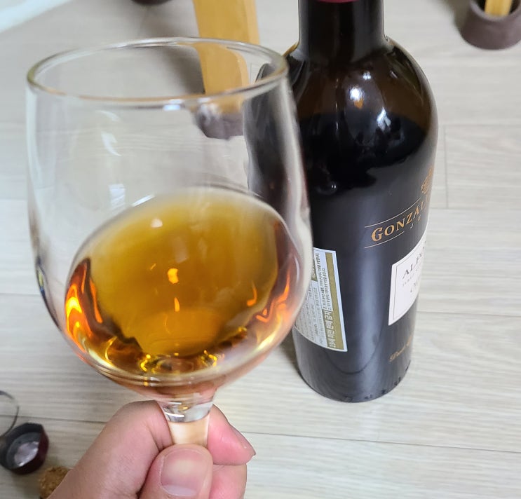  셰리 와인은 어떤 맛이고, 셰리 캐스크는 왜 유명할까?