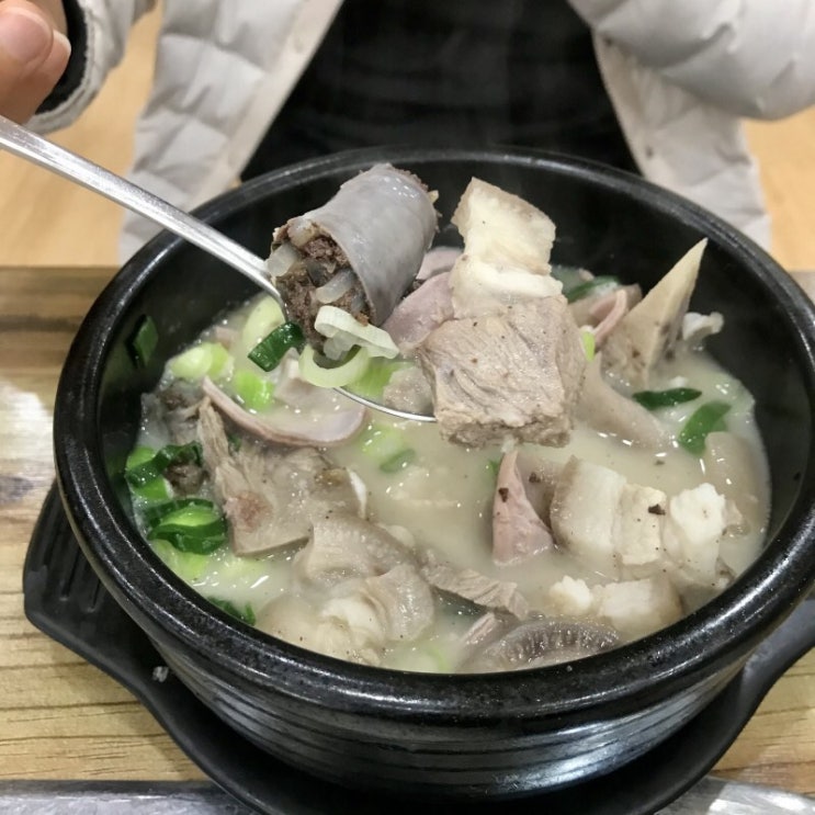 담백하고 진한 국물의 내장국밥 쌍용동 권구성순대국밥 / 천안식후감